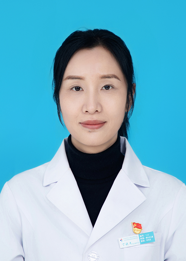 丁晓文,研究员。北京市职业病防治院(北京市职业病防治研究院)院长助理、职业健康研究所所长。中国健康促进与教育协会企业分会第五届委员会常务委员、中国卫生监督协会第二届职业卫生专业委员会常务委员、中国优生优育协会检验医学专业委员会常务委员、中国职业安全健康协会第六届职业卫生专业委员会委员、中国职业安全健康协会噪声与振动控制专业委员会委员、北京医学会第三届职业病分会委员、中国医学救援协会第二届灾害救援分会理事委员、《工业卫生与职业病》第六届编辑委员会青年编委。
从事职业病防治专业技术、职业健康教 丁晓文